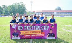 Mantaap. Kecamatan Kelapa Dua Kabupaten Tangerang mengadakan Tournamen Sepak Bola Putri Pertama KD PERTIWI Cup. 