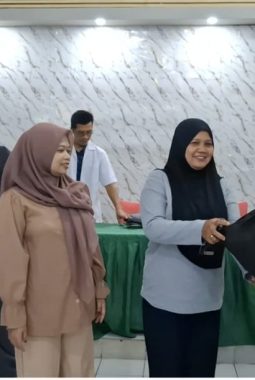 Koramil 13/Cisoka Gelar Baksos Kesehatan dan Bagi Sembako Gratis