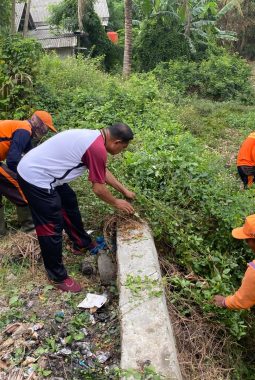 Kompak! Personel Polsek Mauk dan Unsur Forkopimcam Terjun Langsung Kerja Bakti di Kelurahan Mauk Timur