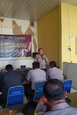 Kapolsek Pasar Kemis Pimpin Anev Bulanan, Tekankan Optimalisasi Quick Wins dan Kesiapsiagaan Personel