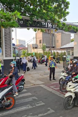 Kapolres Tangerang Kota Turun Langsung Atur Lalu Lintas Pagi, Pastikan Aktivitas Warga Lancar